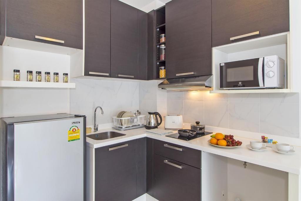 Chic Condo By Resava Karon Bagian luar foto