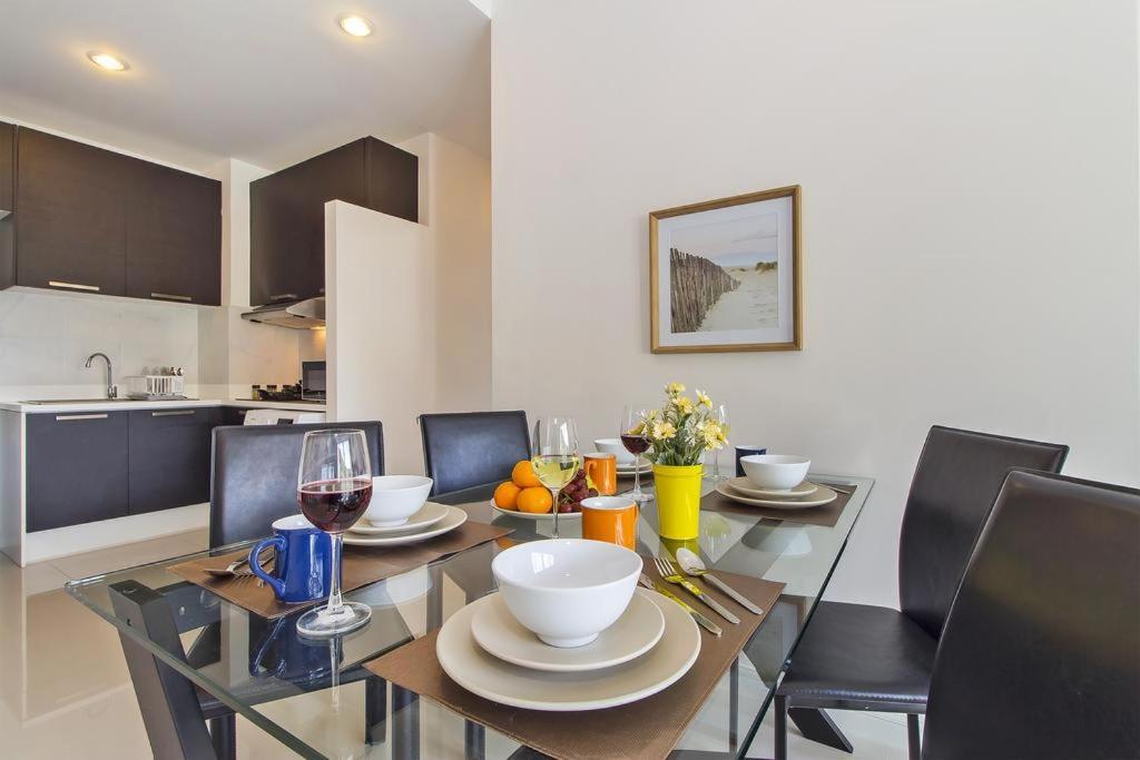 Chic Condo By Resava Karon Bagian luar foto