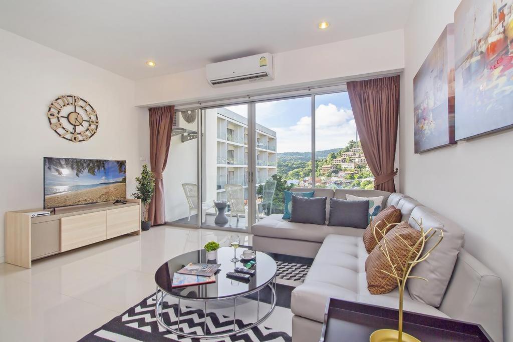 Chic Condo By Resava Karon Bagian luar foto