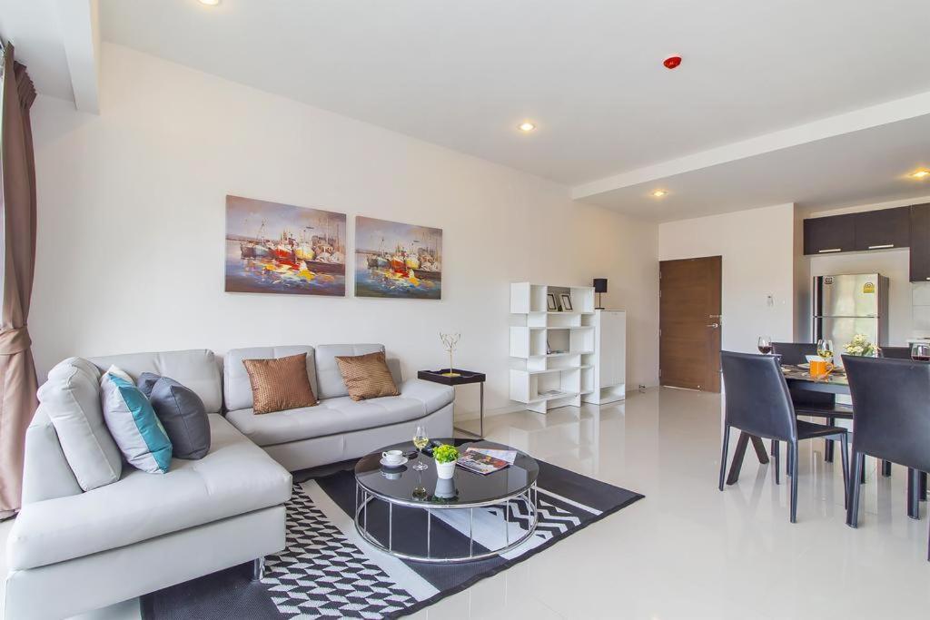 Chic Condo By Resava Karon Bagian luar foto